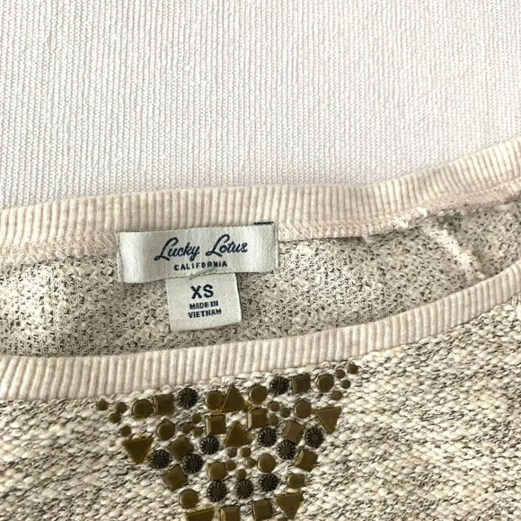 LUCKY LOTUS WOMEN SIZE XS CREAM METALLIC STUDDED PULLOVER SWEATER - Picture 2 of 3